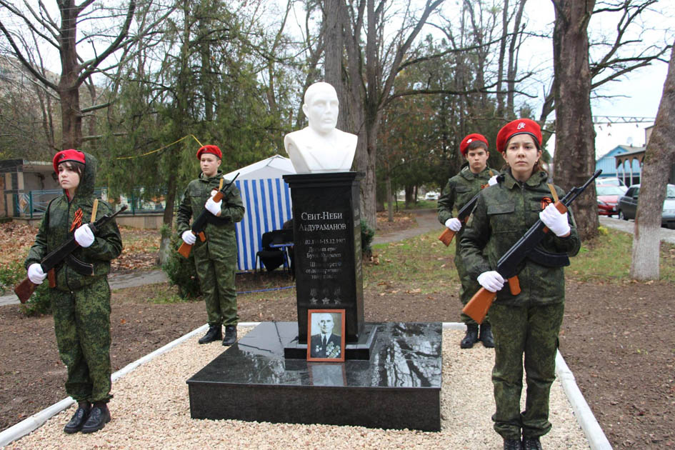 Героям — памятники