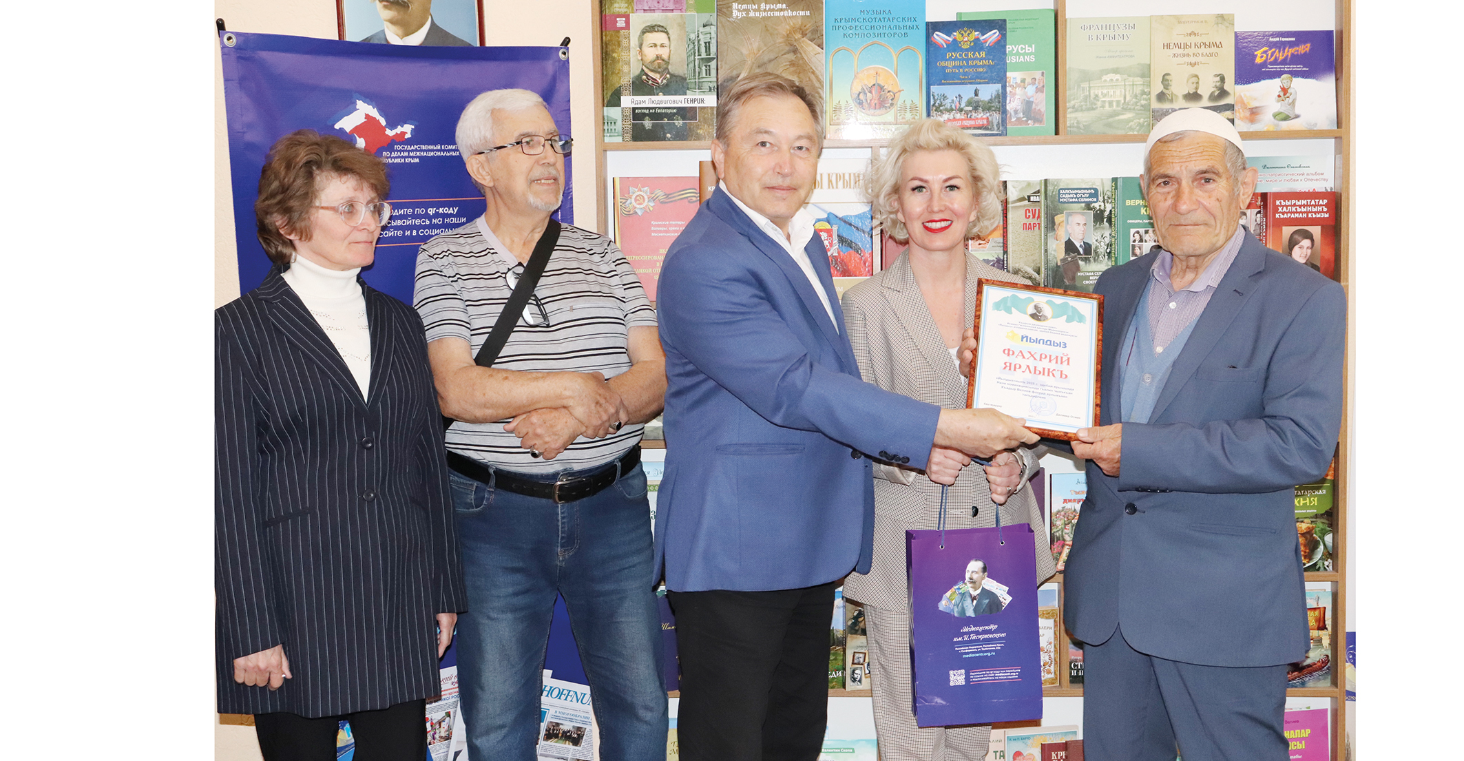 В Медиацентре поздравили победителя литературного конкурса